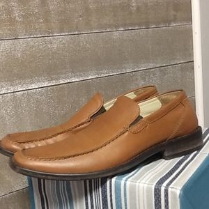 Tan dress shoes